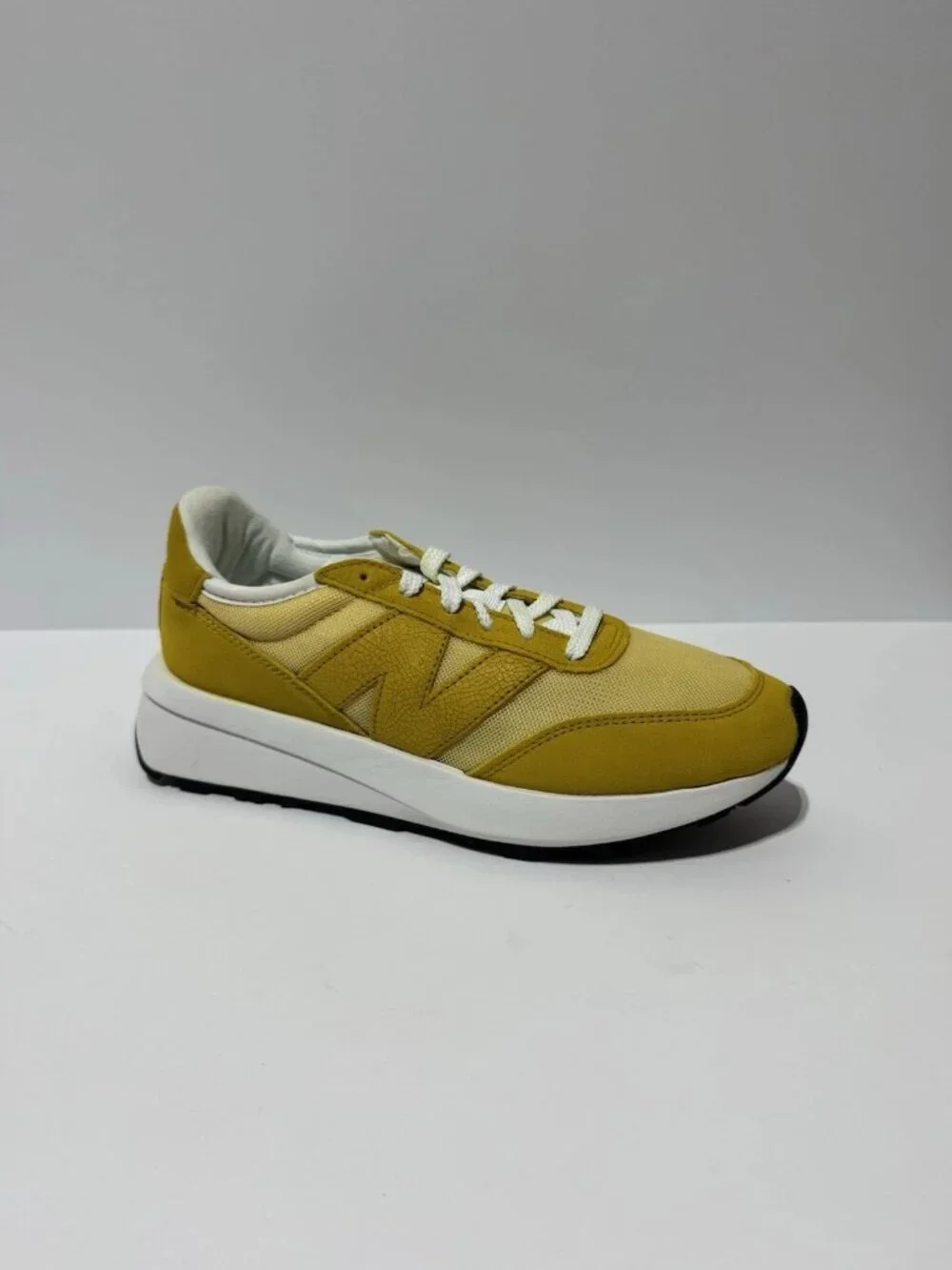 New Balance Womens 370 Running Shoes Yellow Size 9.5D